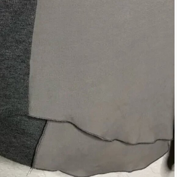 Lola & Sophie gray split hem knit sleeve v neck mixed fabric top size Large - Picture 5 of 11